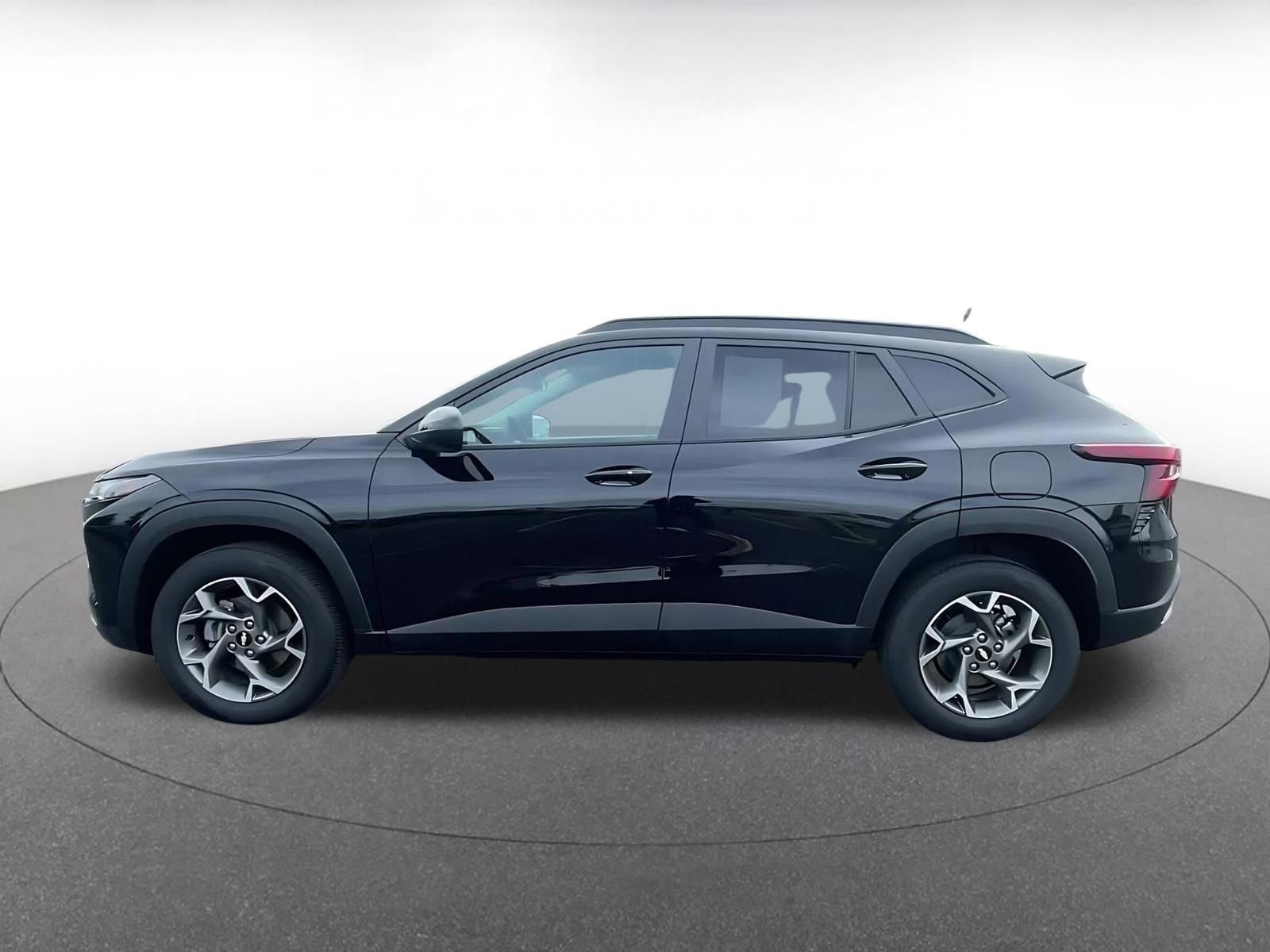 Used 2025 Chevrolet Trax LT image 9