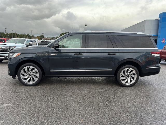 Used 2024 Lincoln Navigator L Reserve image 4