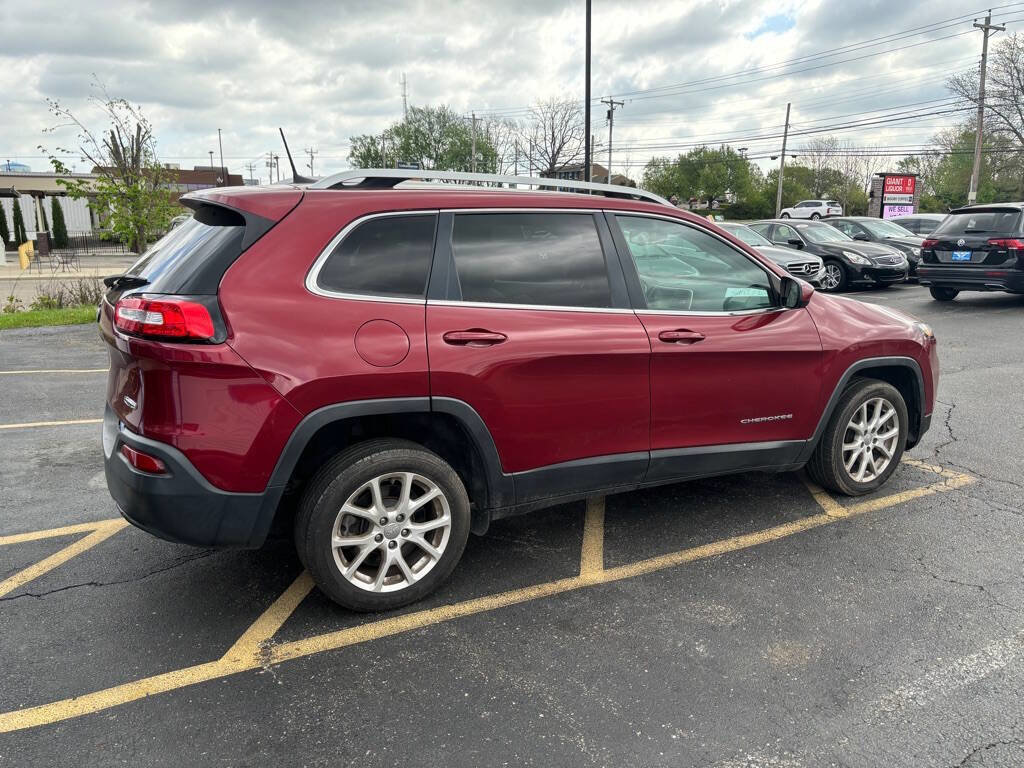 Used 2016 Jeep Cherokee Latitude w/ Comfort/Convenience Group FWD image 4