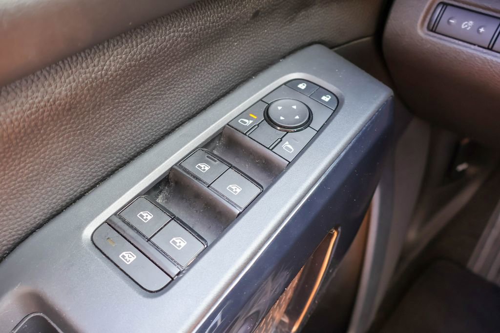 Used 2025 Nissan Pathfinder SV FWD image 18