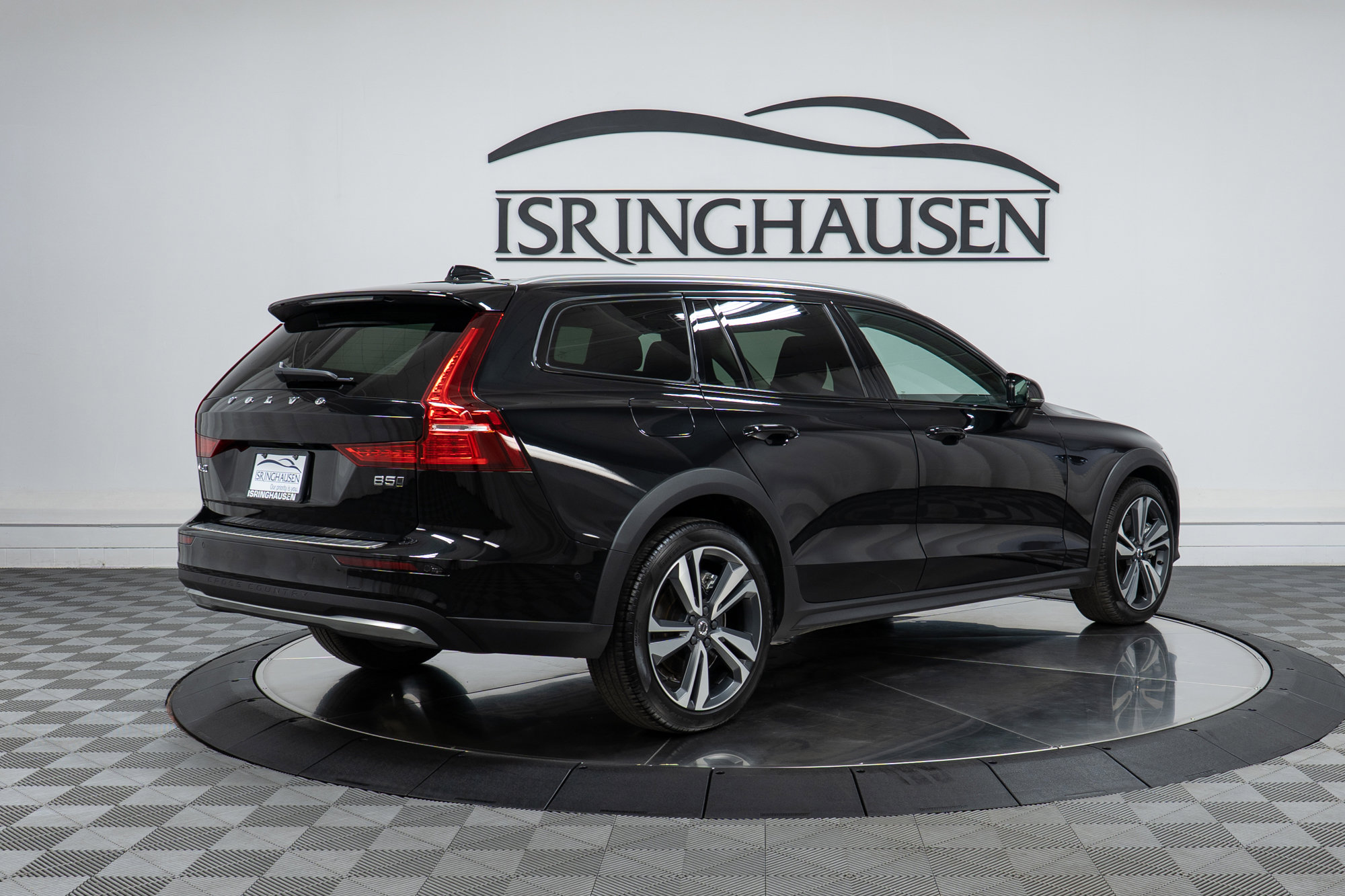 Used 2024 Volvo V60 B5 Cross Country Plus image 5