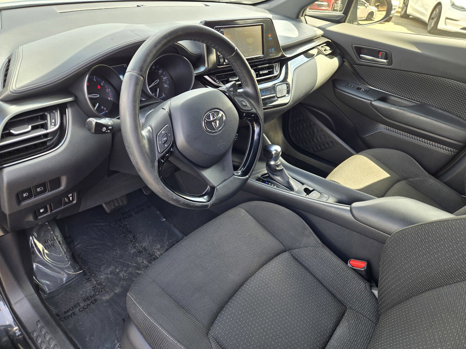 Used 2018 Toyota C-HR XLE FWD image 10
