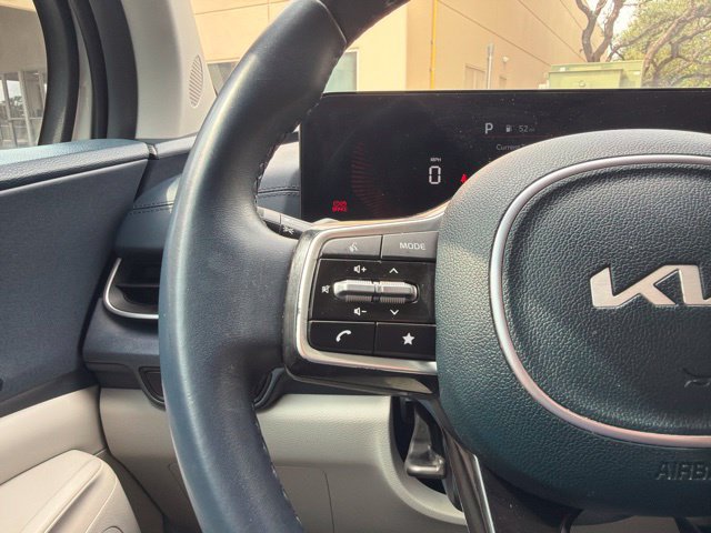 Used 2025 Kia Carnival EX FWD image 21
