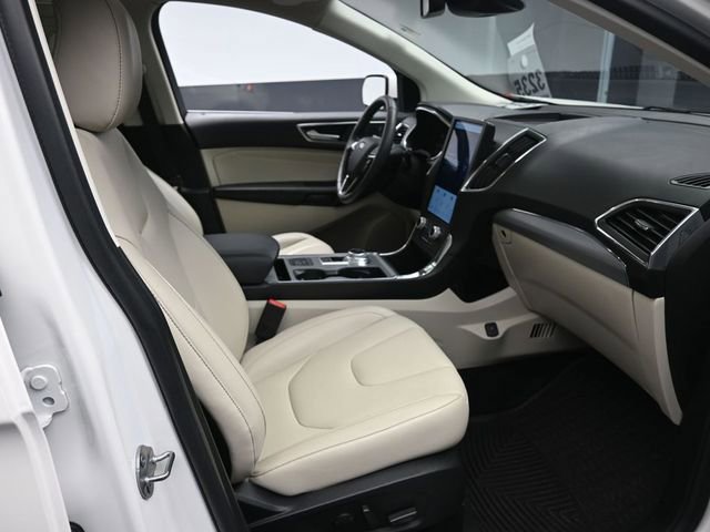 Used 2021 Ford Edge Titanium image 28