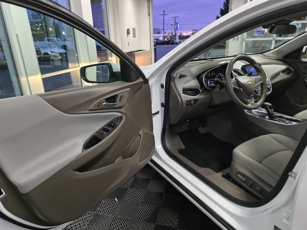 Used 2024 Chevrolet Malibu LT image 20