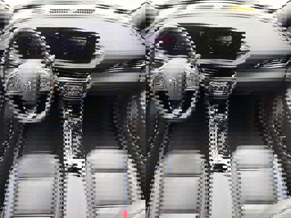 Used 2025 Buick Envista Sport Touring image 23
