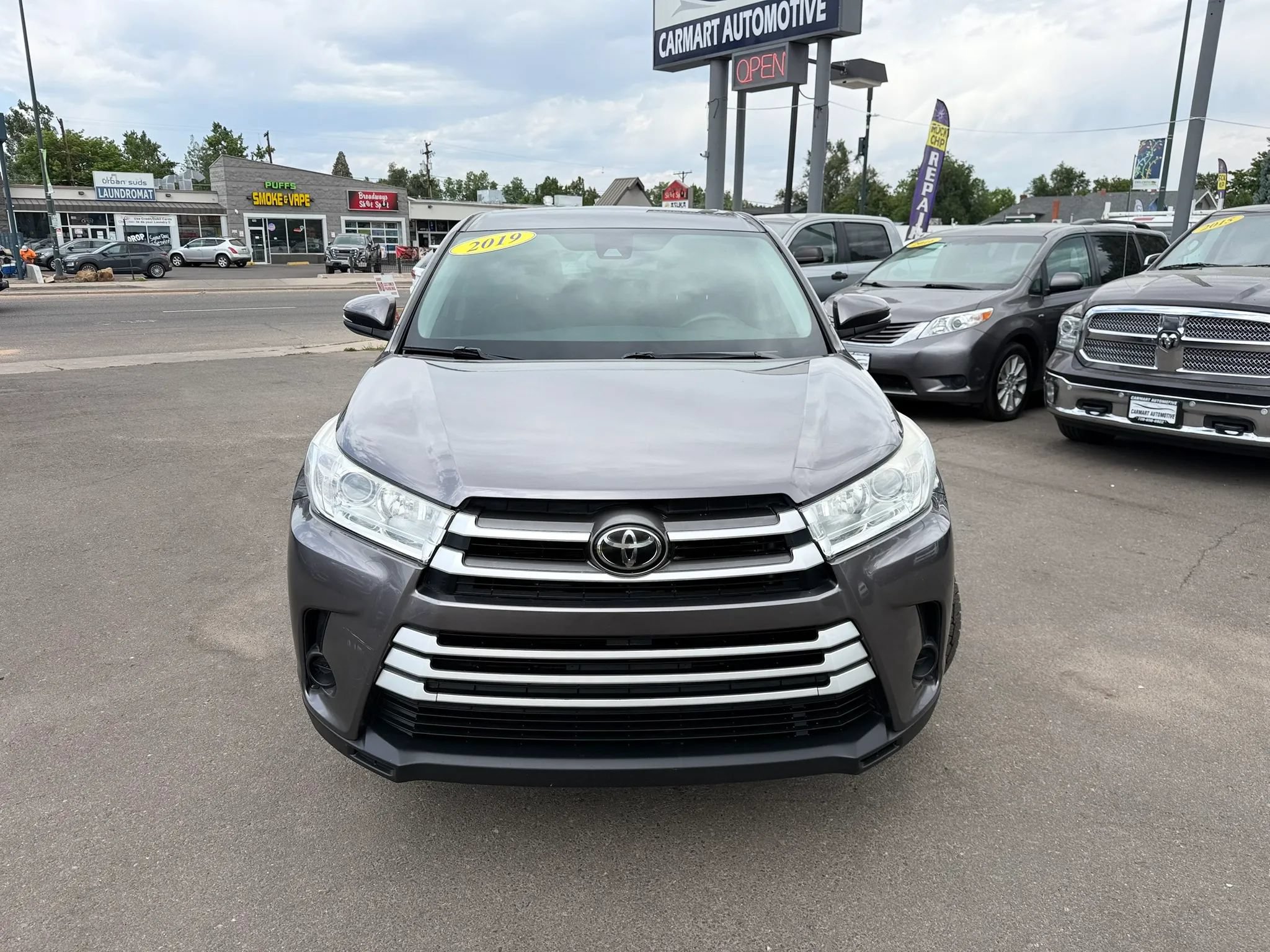 Used 2019 Toyota Highlander LE AWD/4WD image 4