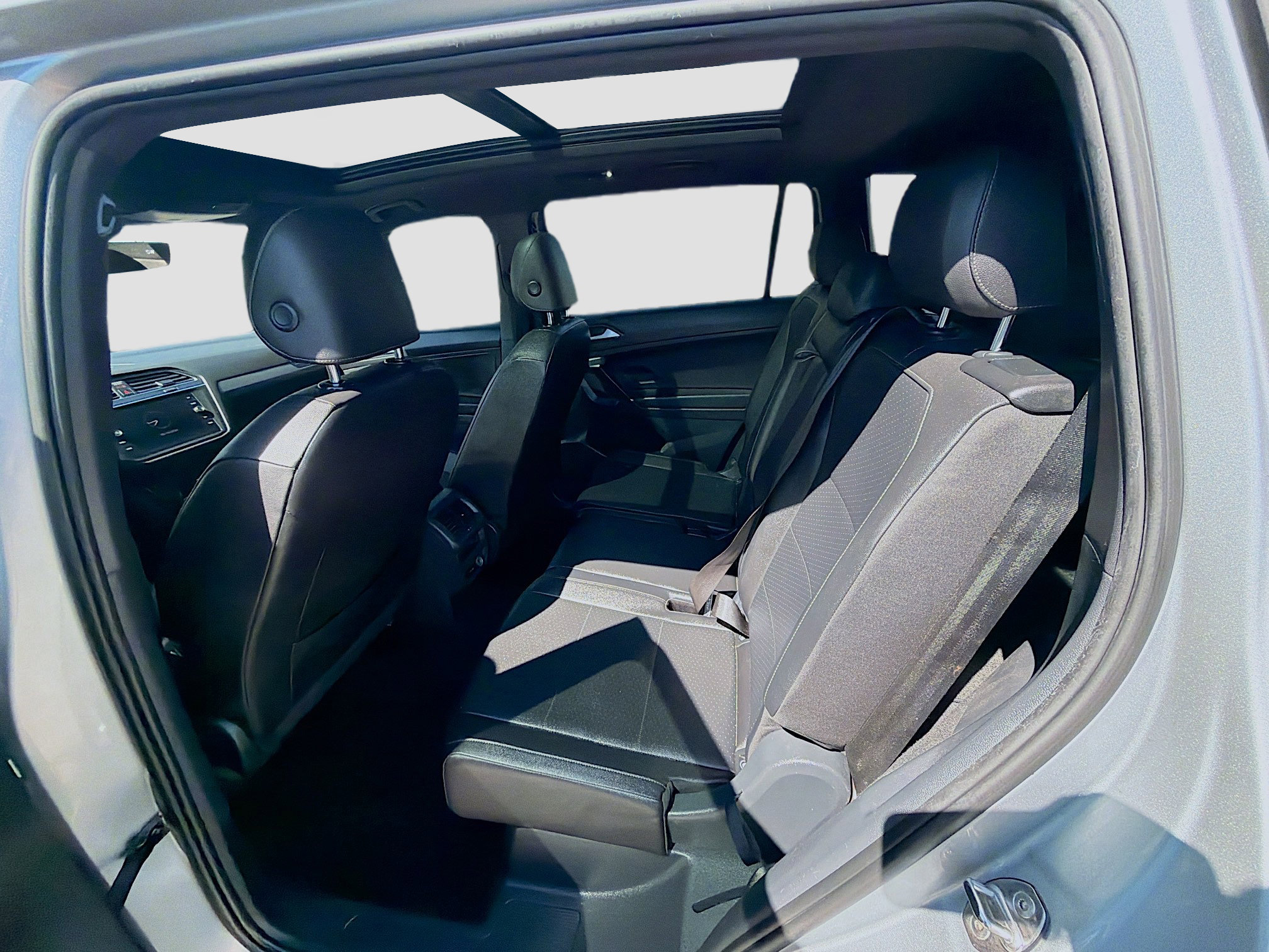 Used 2020 Volkswagen Tiguan SE R-Line image 21