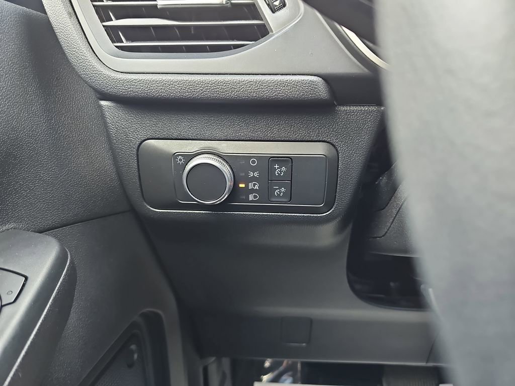 Used 2022 Ford Escape SE image 28