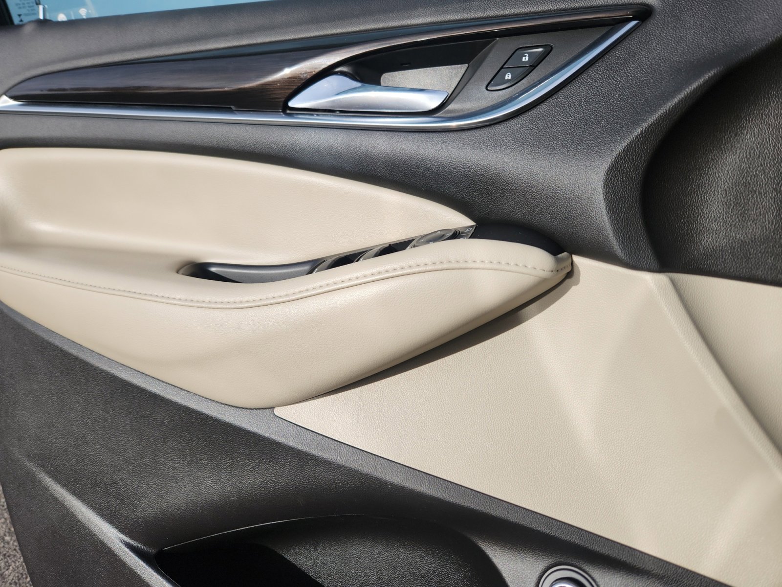 Used 2019 Buick Enclave Essence image 14