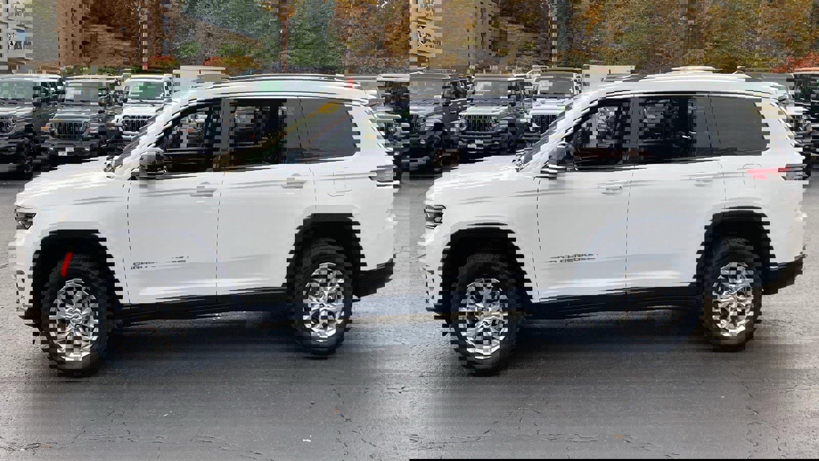 Certified 2023 Jeep Grand Cherokee L Limited image 4