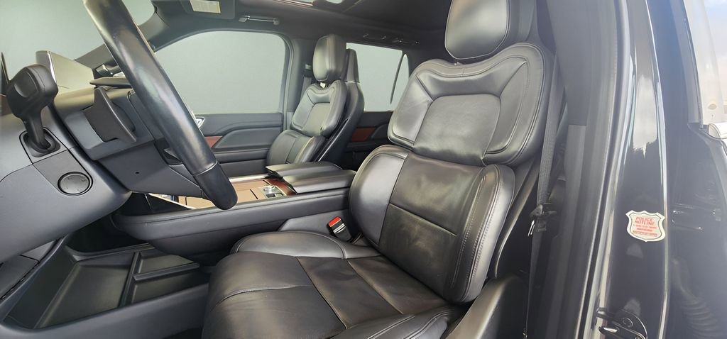 Used 2023 Lincoln Navigator Reserve image 13