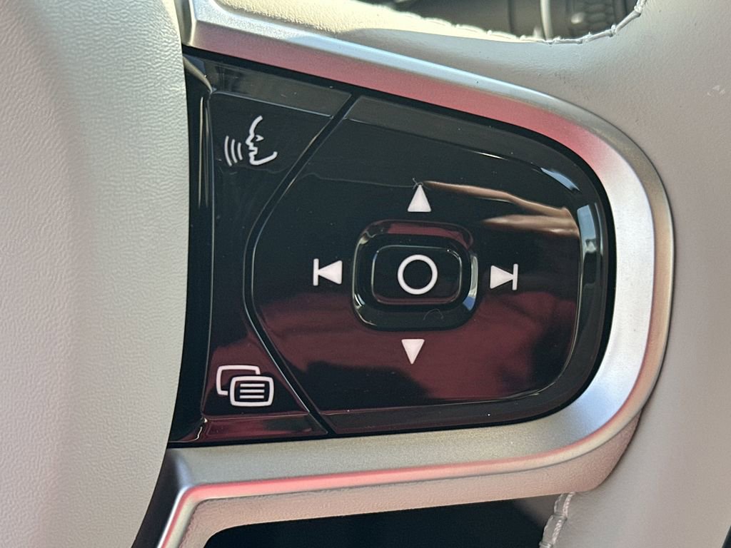 New 2026 Volvo XC90 B6 Ultra w/ Protection Package image 17