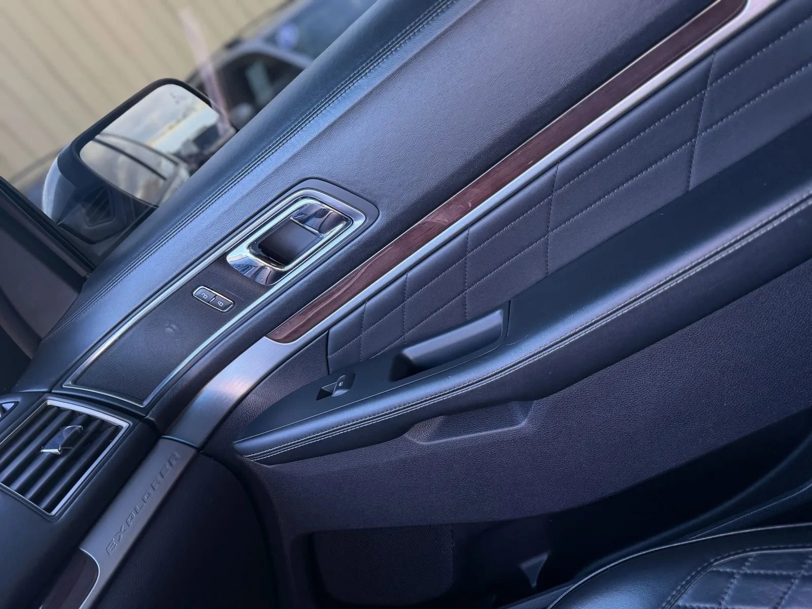 Used 2019 Ford Explorer Platinum image 43