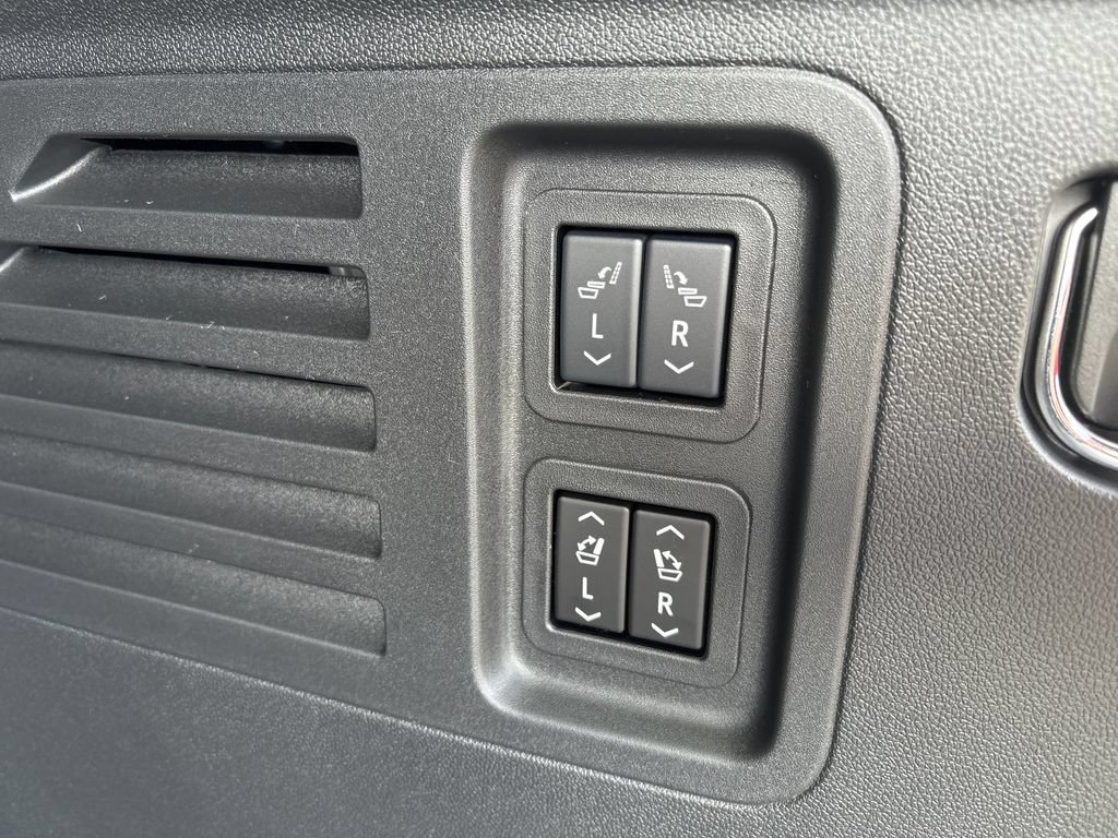 New 2026 GMC Acadia Denali Ultimate w/ LPO, Floor Liner Package AWD/4WD image 47