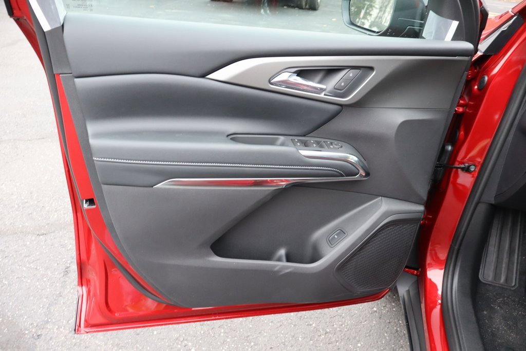 New 2026 Chevrolet Traverse LT w/ Driver Confidence Package image 3