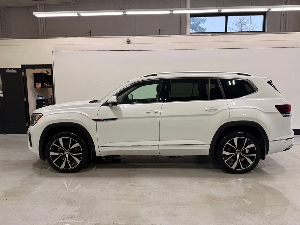 Used 2024 Volkswagen Atlas SEL Premium R-Line AWD/4WD image 2