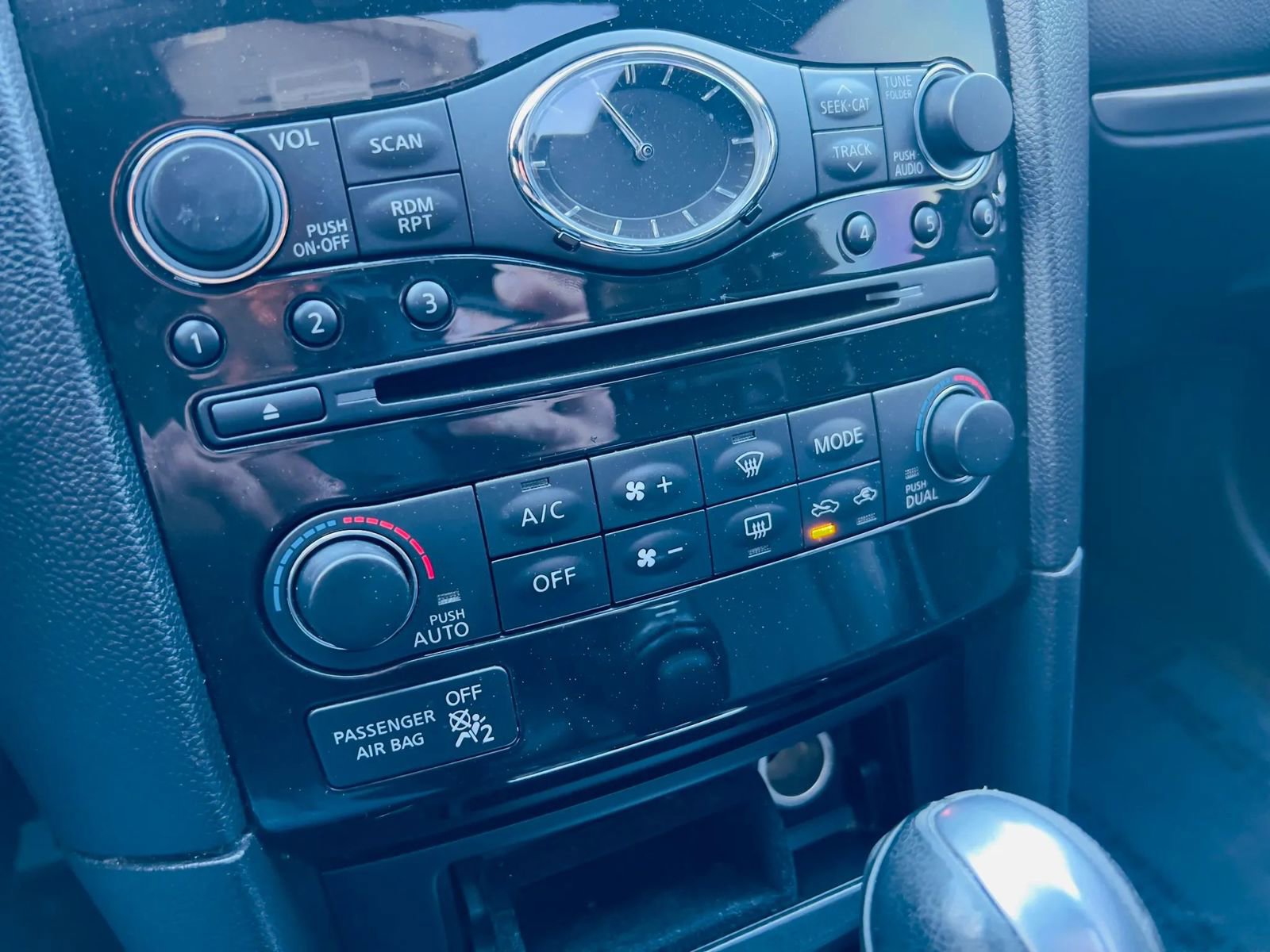 Used 2015 INFINITI QX70 3.7 image 38