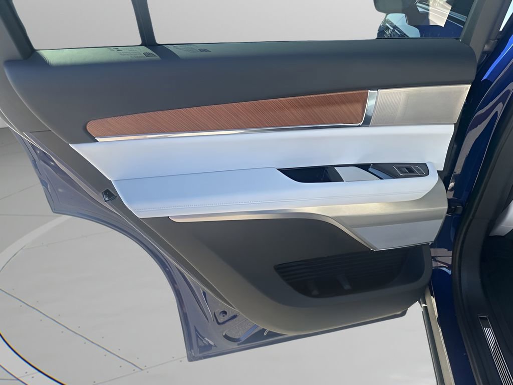 New 2026 Cadillac Vistiq Luxury w/ LPO, Floor Liner Package AWD/4WD image 17