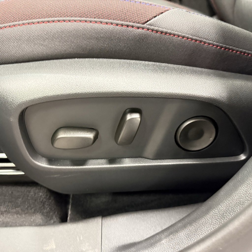 New 2026 Chevrolet Equinox RS w/ Convenience Package III FWD image 25