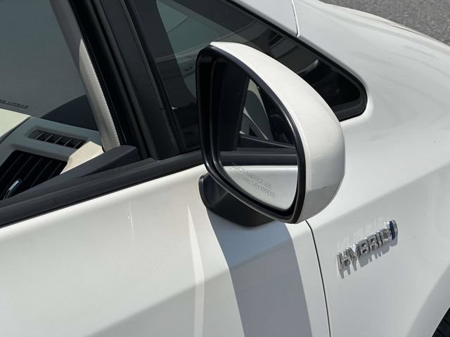 Used 2016 Toyota Prius V Four FWD image 28