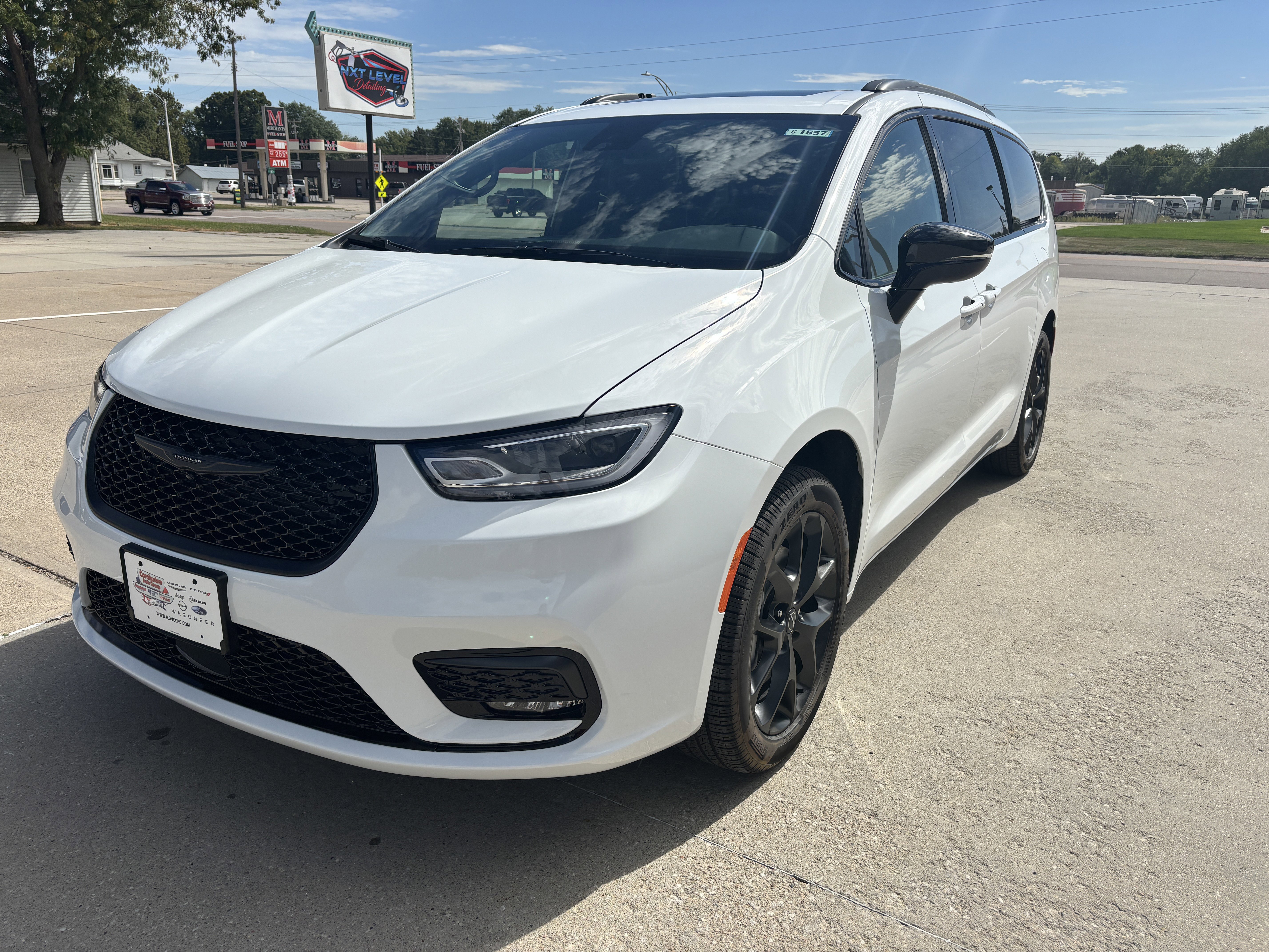 New 2026 Chrysler Pacifica Limited w/ S Appearance Package image 4