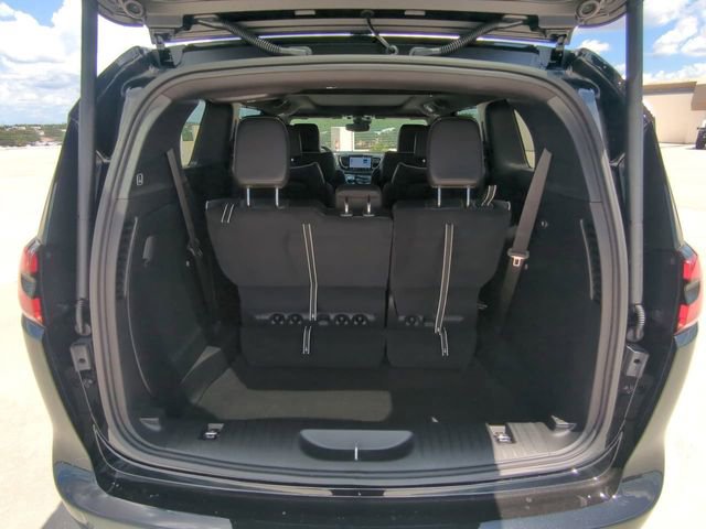New 2027 Chrysler Pacifica Limited FWD image 14