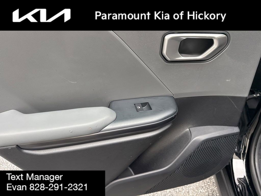 Used 2025 Kia K4 LX image 12