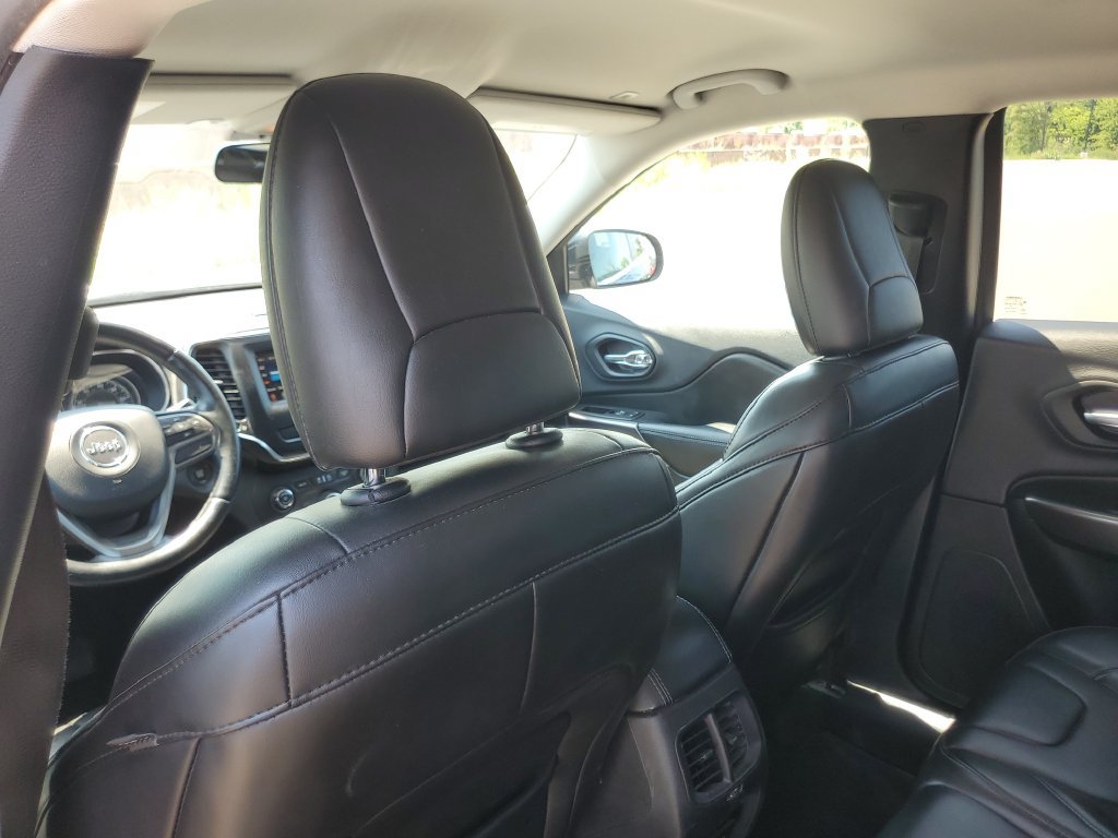 Used 2019 Jeep Cherokee Latitude Plus AWD/4WD image 24