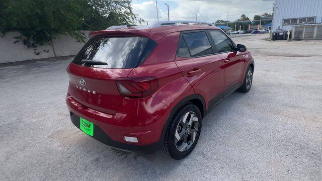 Used 2023 Hyundai Venue Limited w/ Cargo Package FWD image 8