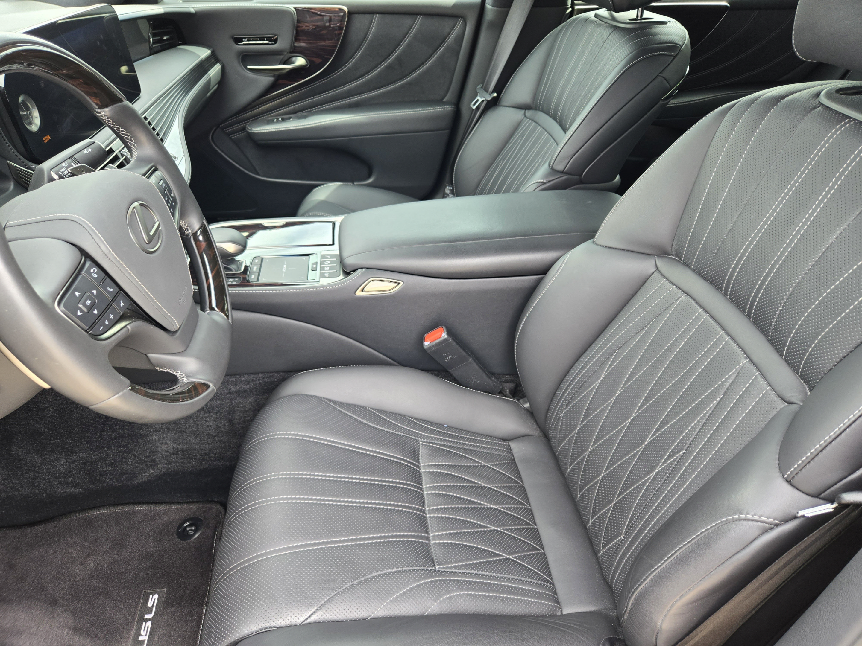 Used 2022 Lexus LS 500 w/ Interior Upgrade Package RWD image 9