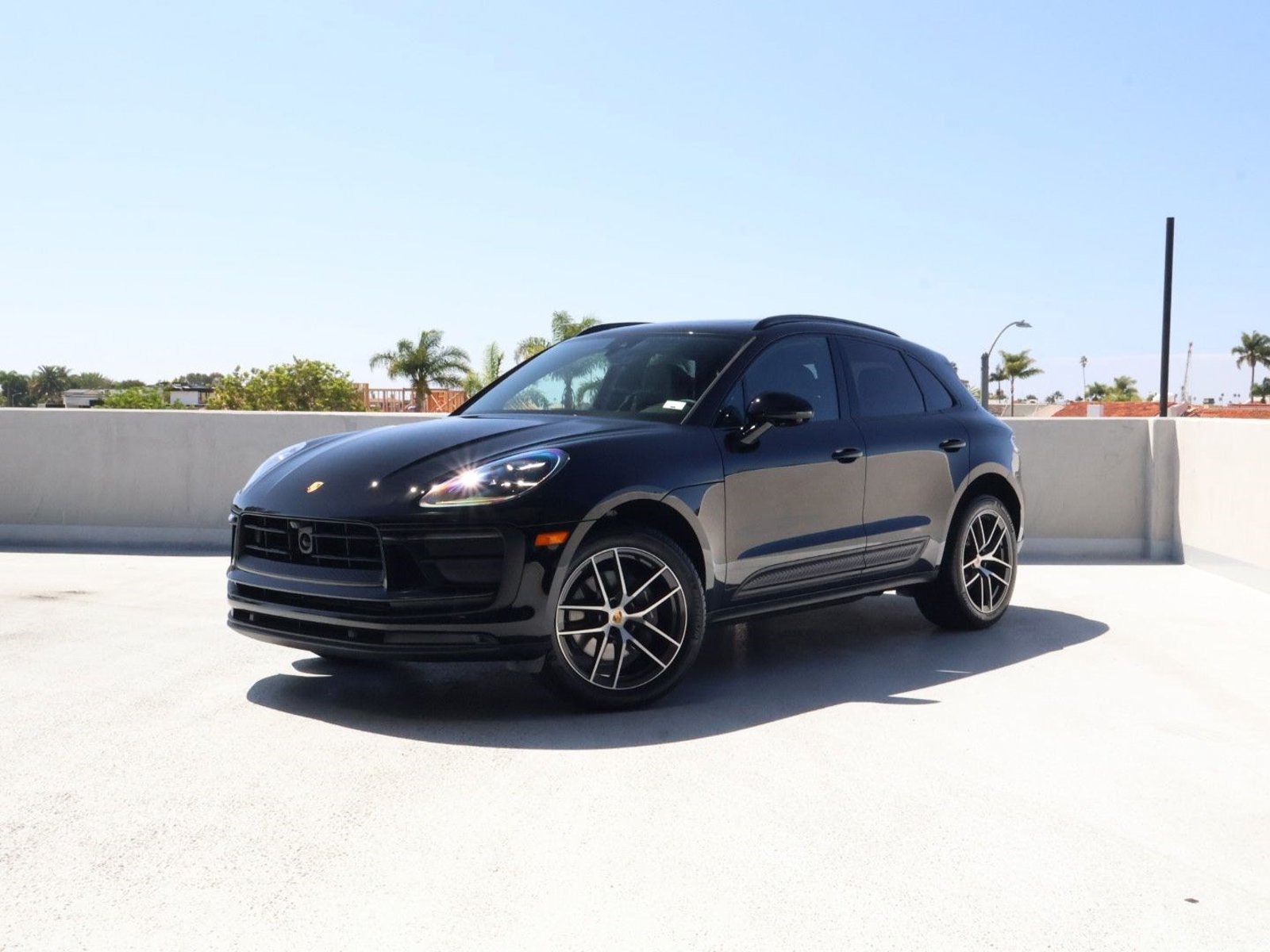 Certified 2026 Porsche Macan AWD/4WD image 1