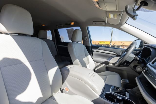 Used 2018 Toyota Highlander LE AWD/4WD image 20