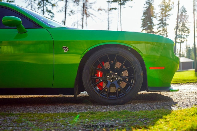 Used 2017 Dodge Challenger SRT Hellcat image 11