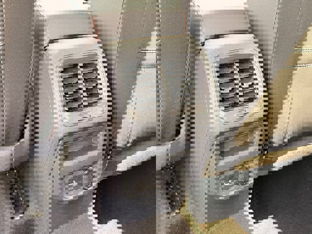 Used 2024 Volkswagen Tiguan Wolfsburg Edition image 17