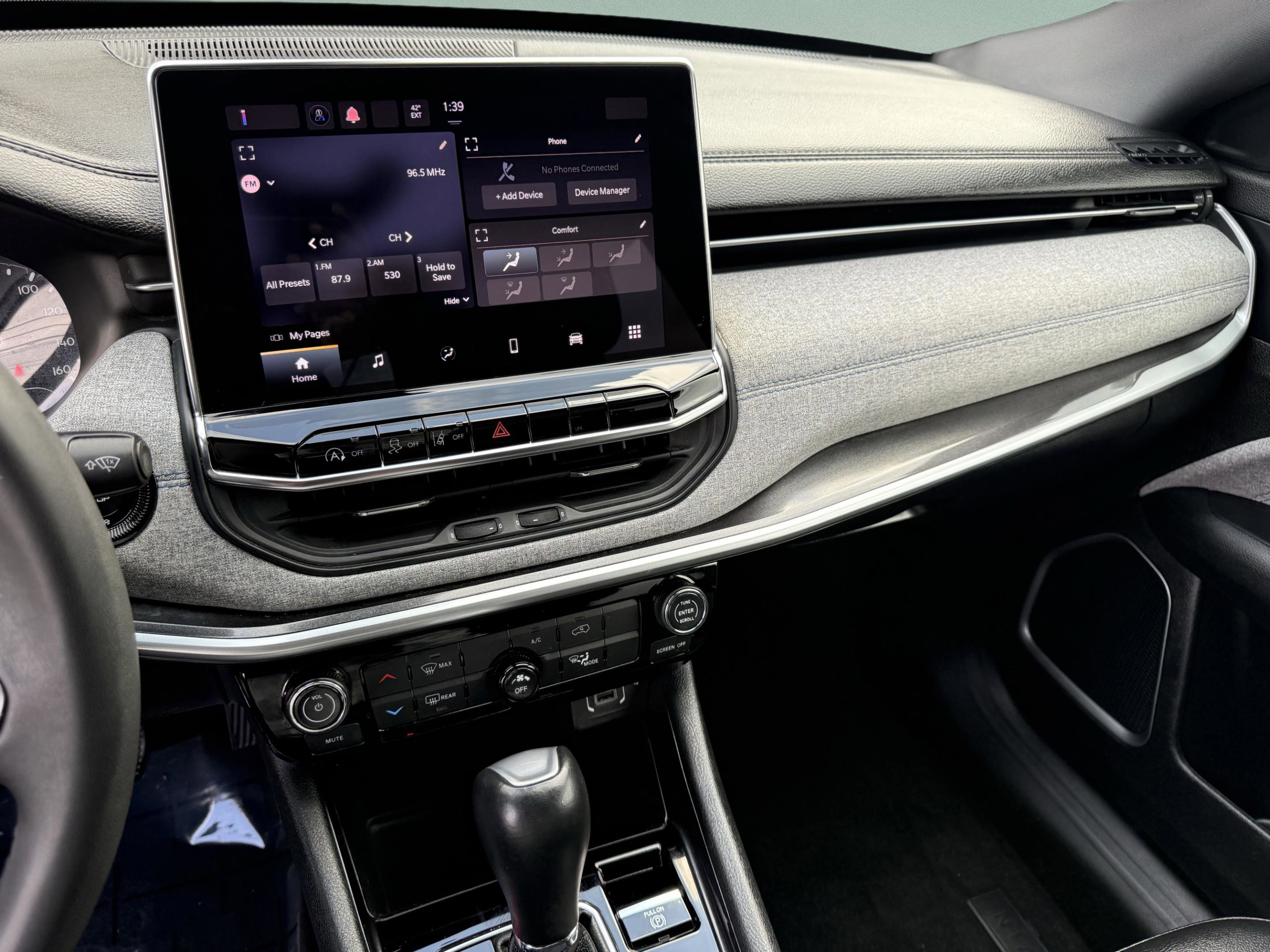 Used 2024 Jeep Compass Latitude image 19