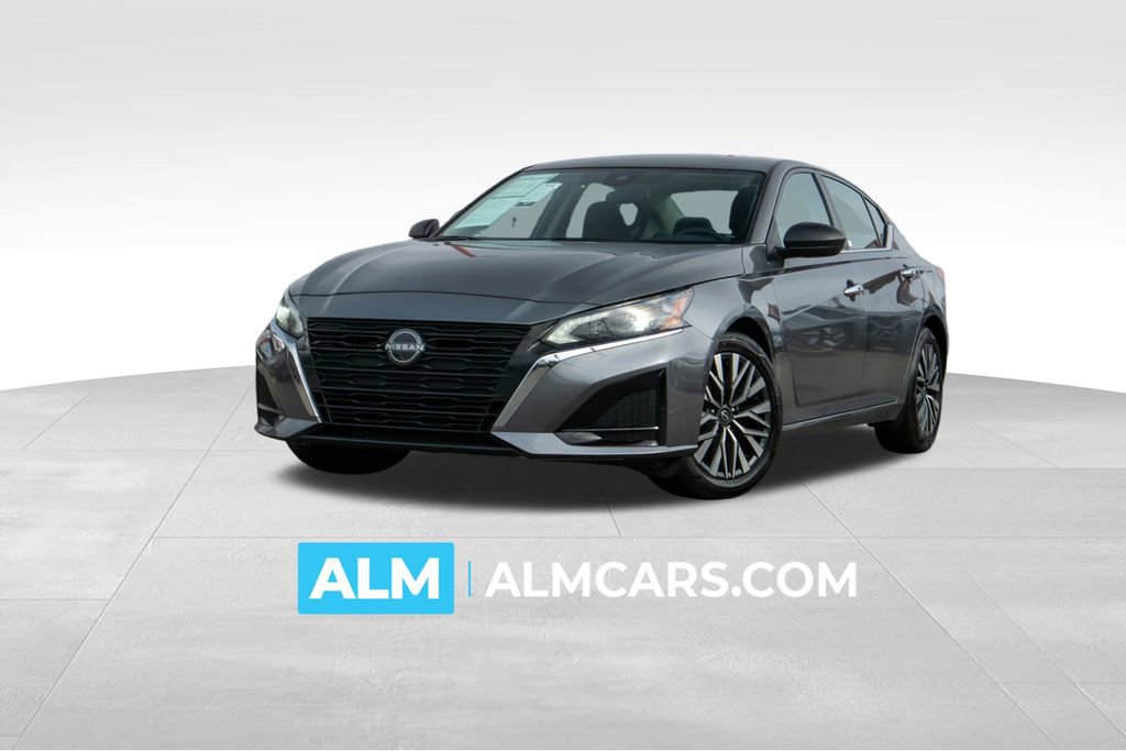Used 2024 Nissan Altima 2.5 SV image 1