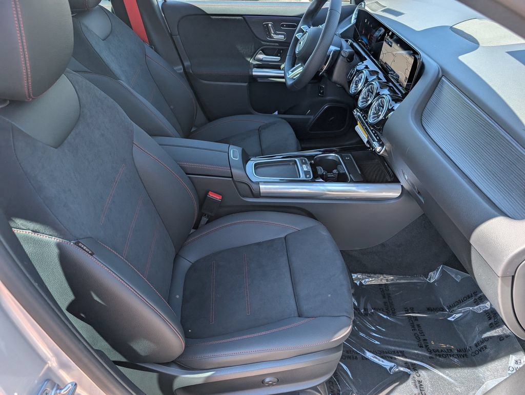 New 2026 Mercedes-Benz GLA 35 AMG 4MATIC image 12