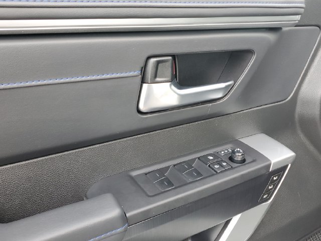 Used 2025 Toyota Sequoia Platinum AWD/4WD image 21