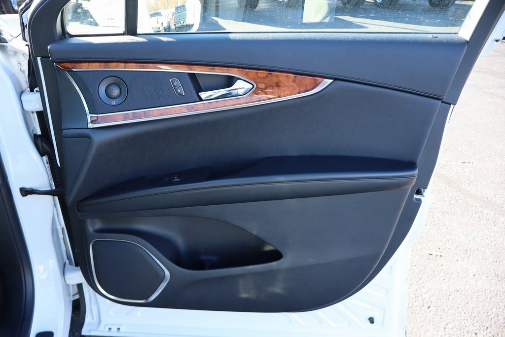 Used 2020 Lincoln Nautilus Reserve image 35