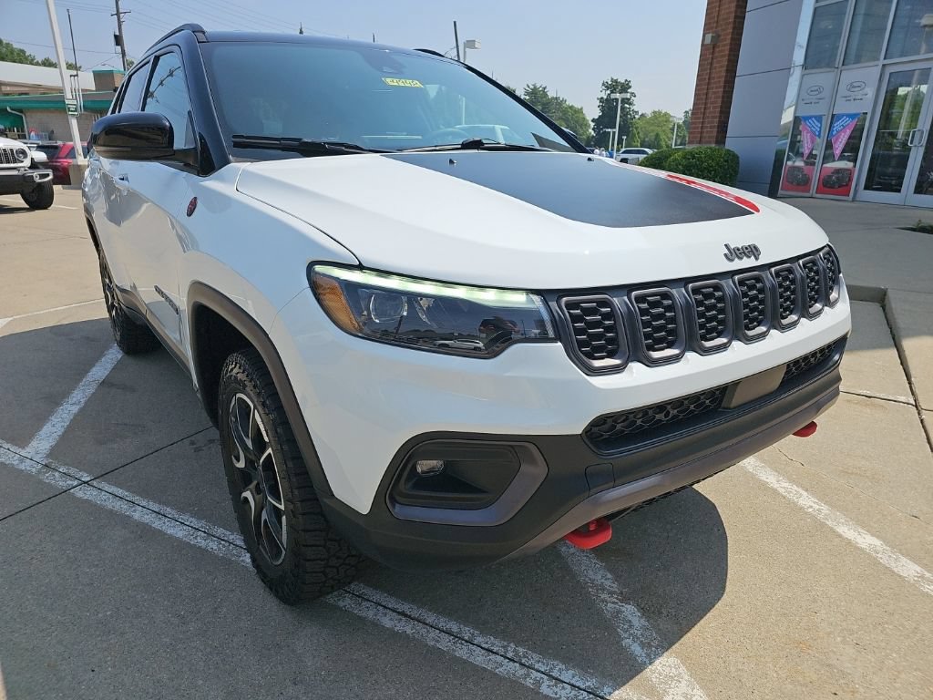 Certified 2025 Jeep Compass Trailhawk w/ Trailhawk Elite Group AWD/4WD image 6
