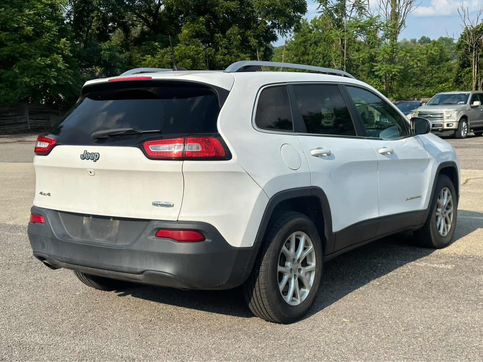 Used 2017 Jeep Cherokee Latitude w/ Cold Weather Group AWD/4WD image 7