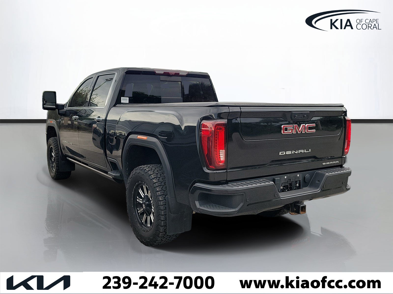 Used 2023 GMC Sierra 2500 Denali w/ Denali Black Diamond Edition AWD/4WD image 4