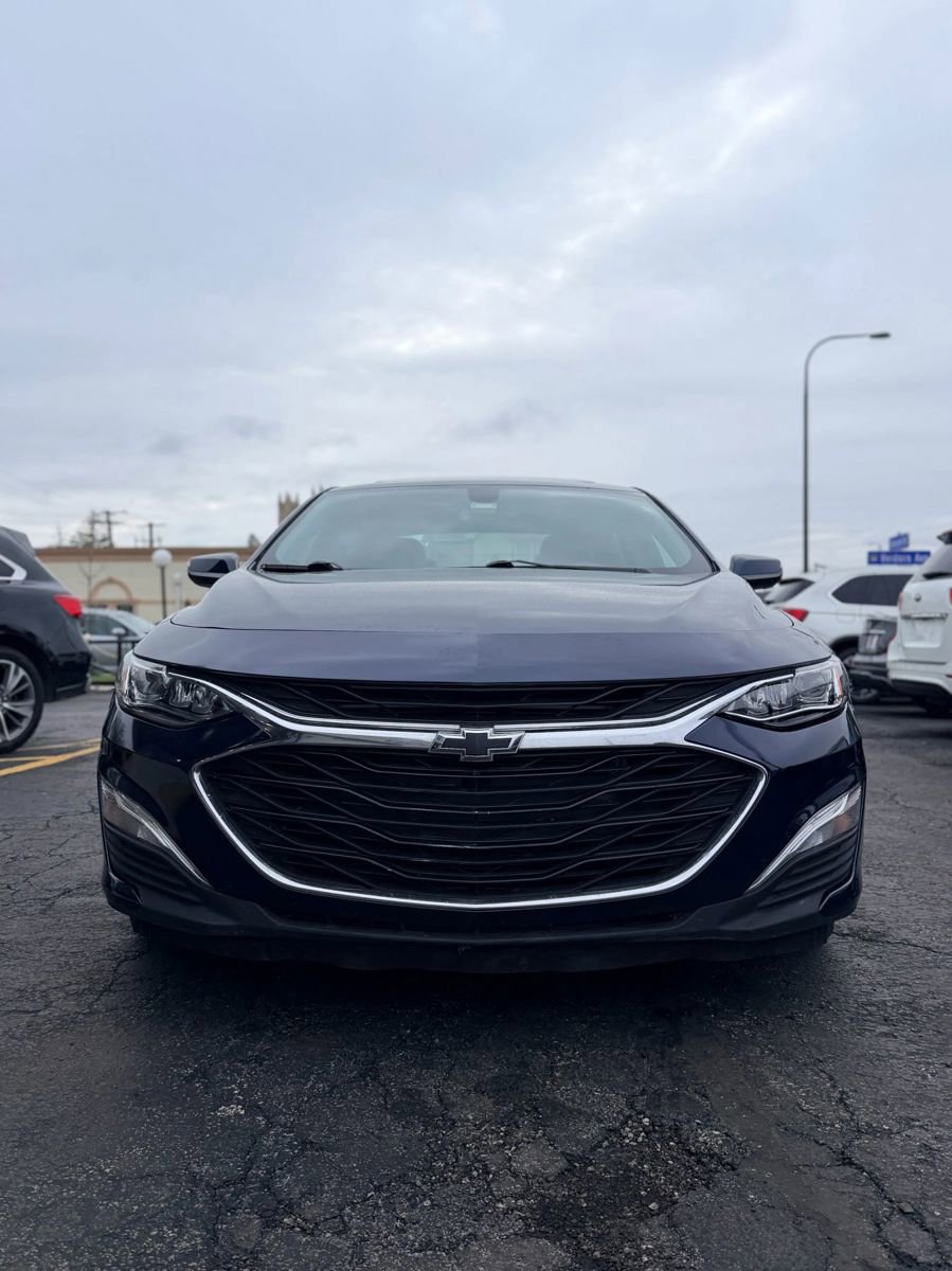 Used 2019 Chevrolet Malibu Premier w/ Sun and Wheel Package FWD image 2
