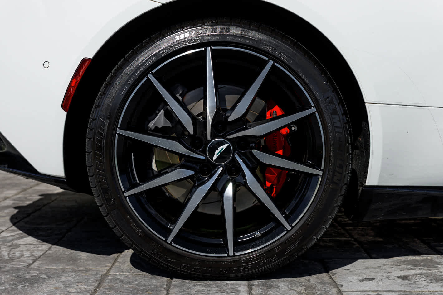 Used 2019 Aston Martin DB11 Volante image 24