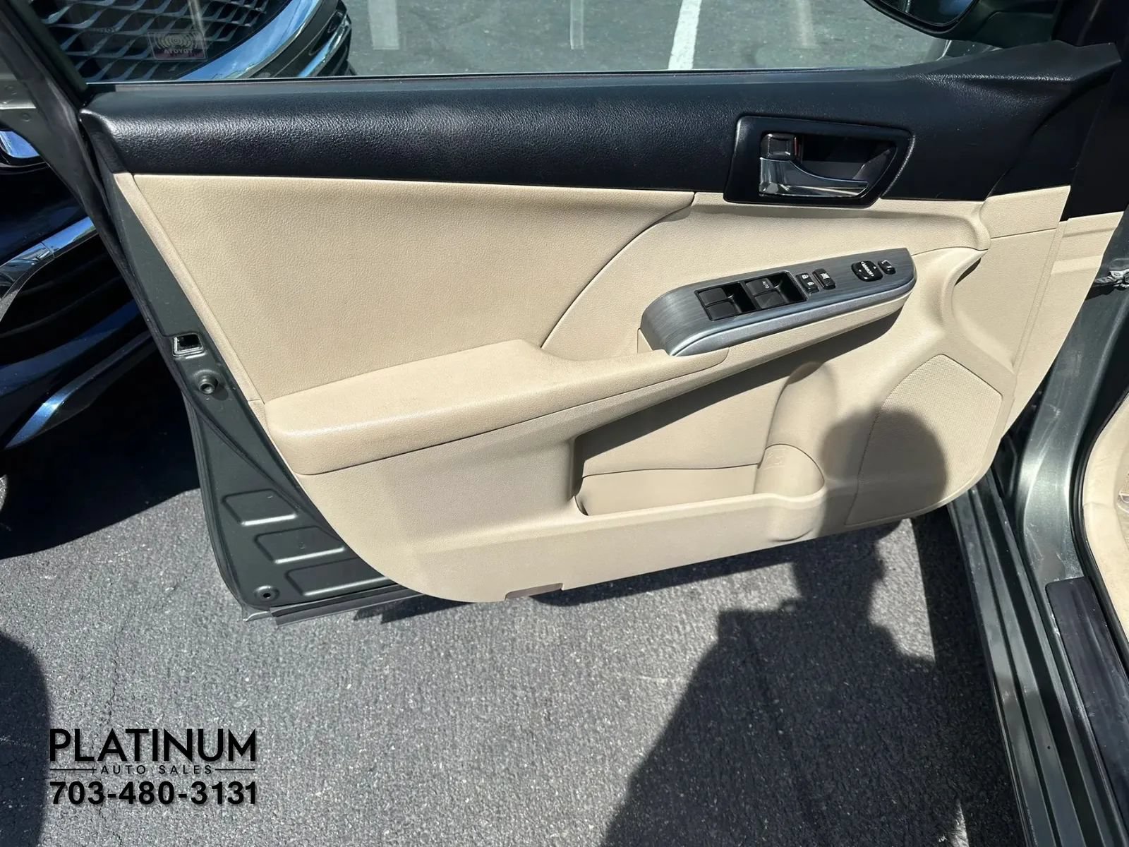 Used 2012 Toyota Camry XLE w/ Leather Pkg FWD image 21