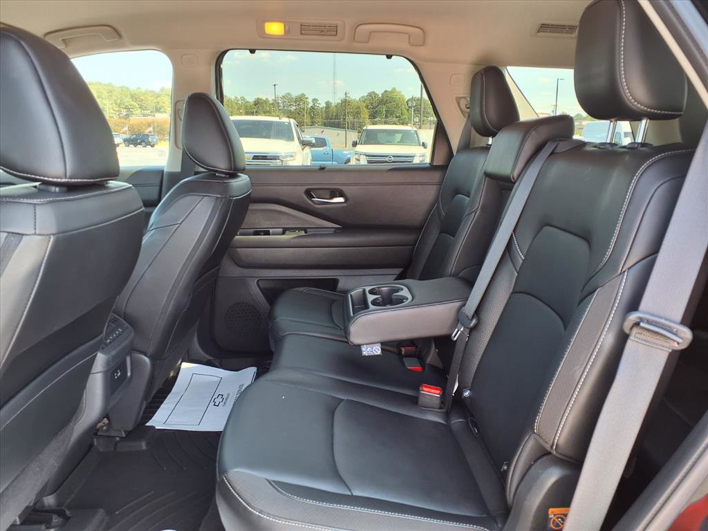 Used 2024 Nissan Pathfinder SL w/ Cargo Package image 25