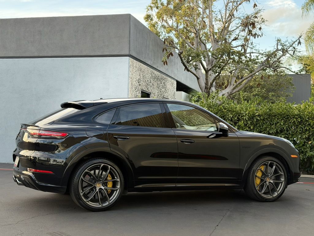 Used 2023 Porsche Cayenne Turbo S AWD/4WD image 3