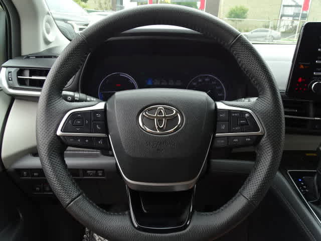 Used 2023 Toyota Sienna Limited AWD/4WD image 22