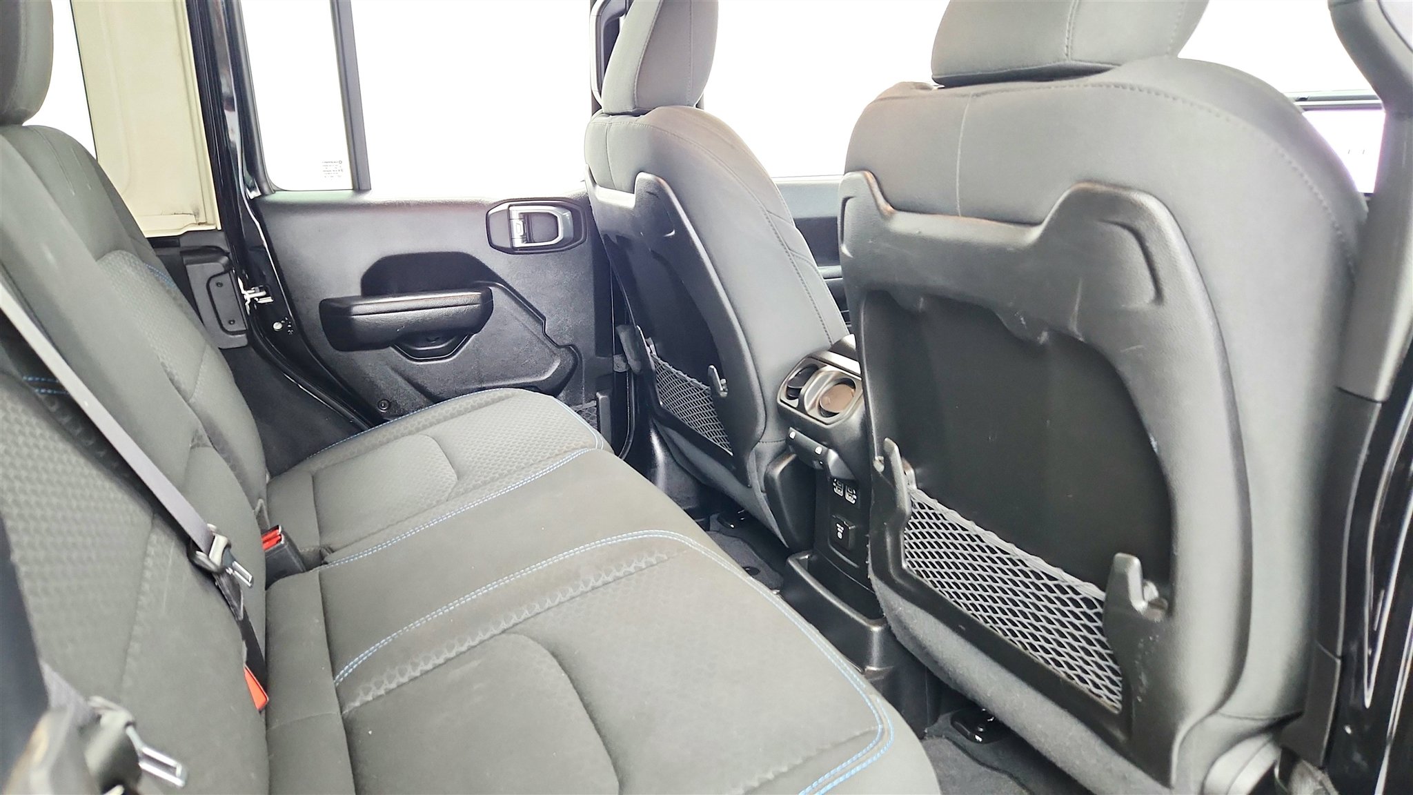 Used 2024 Jeep Wrangler Unlimited Rubicon 4xe image 30